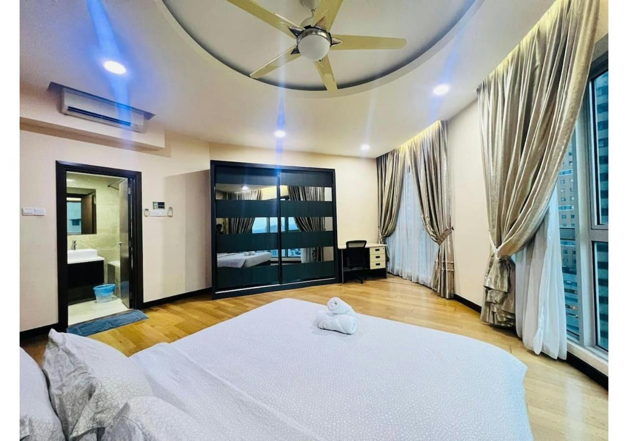 Regalia And By The Relaxstay Apartment