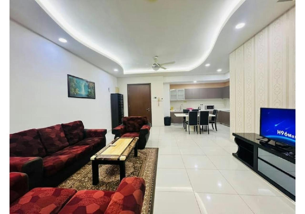Regalia And By The Relaxstay *