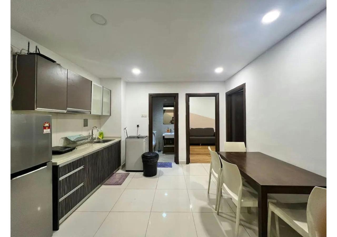 Regalia And By The Relaxstay Apartment