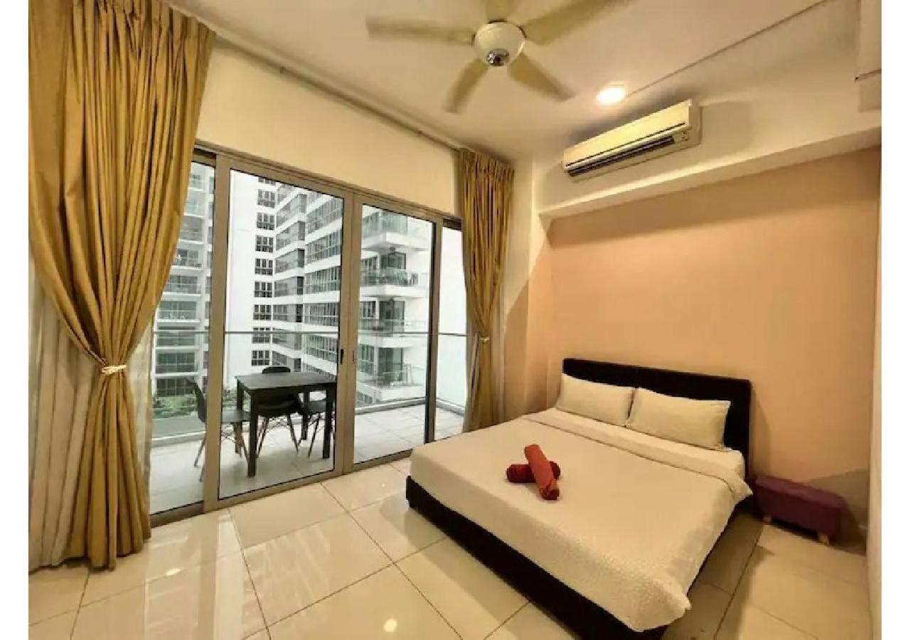 Regalia And By The Relaxstay *