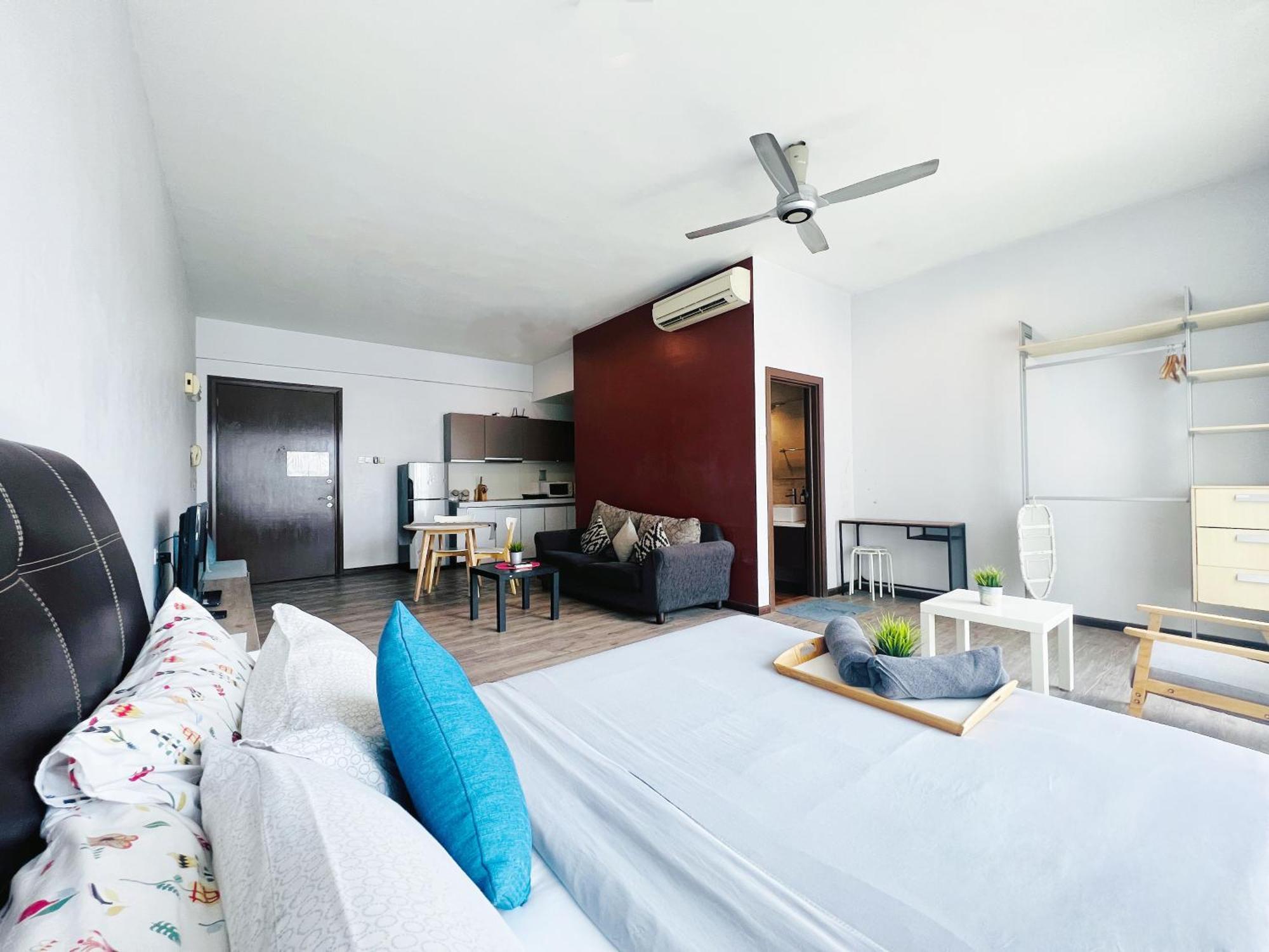 Regalia And By The Relaxstay Apartment *