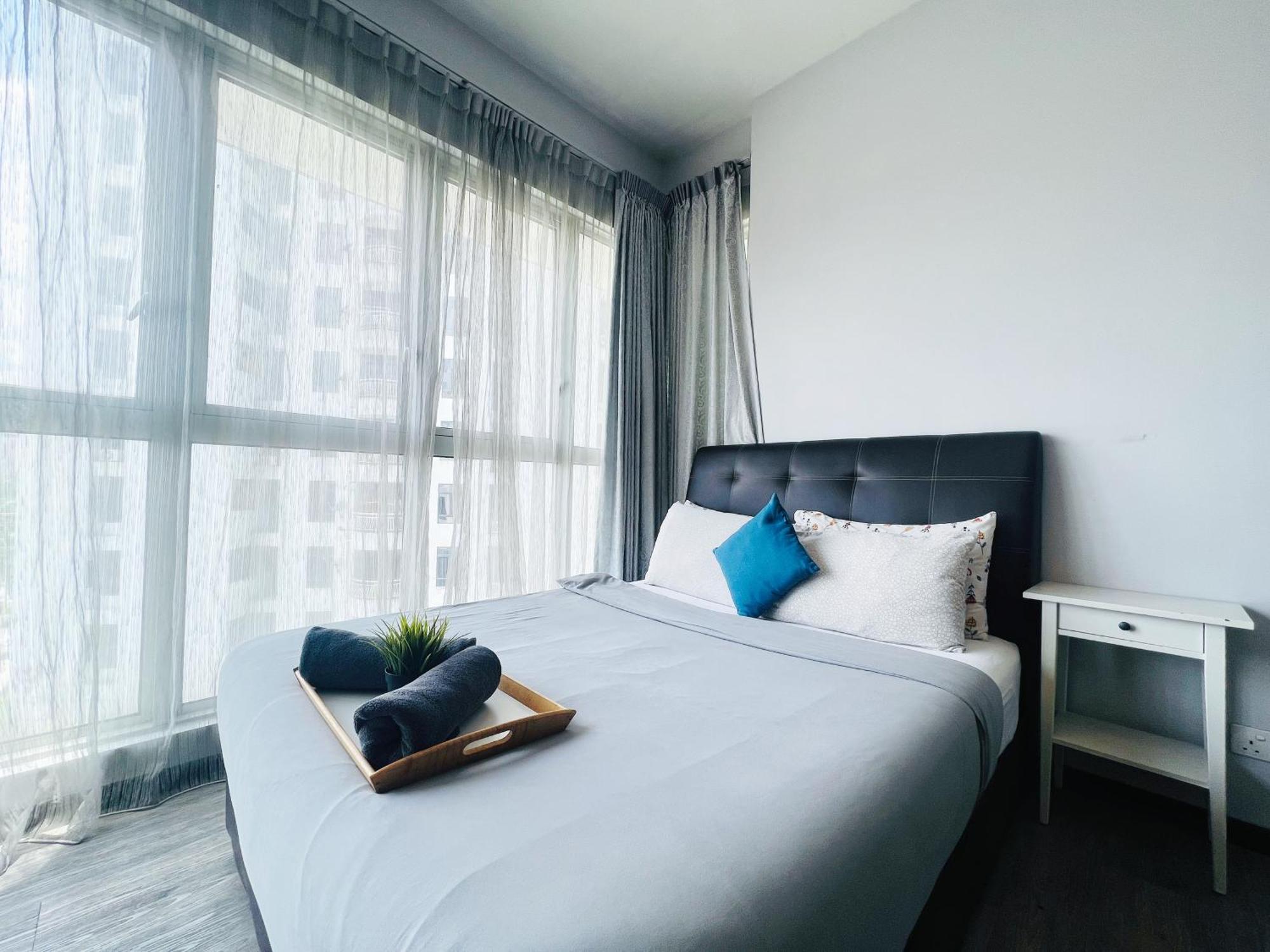 Regalia And By The Relaxstay Apartment *
